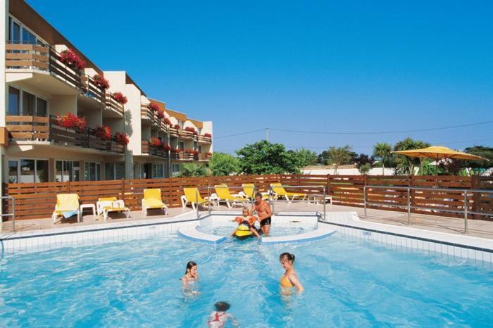 פואסננט Hotel De La Pointe De Mousterlin מראה חיצוני תמונה