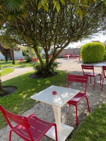 פואסננט Hotel De La Pointe De Mousterlin מראה חיצוני תמונה
