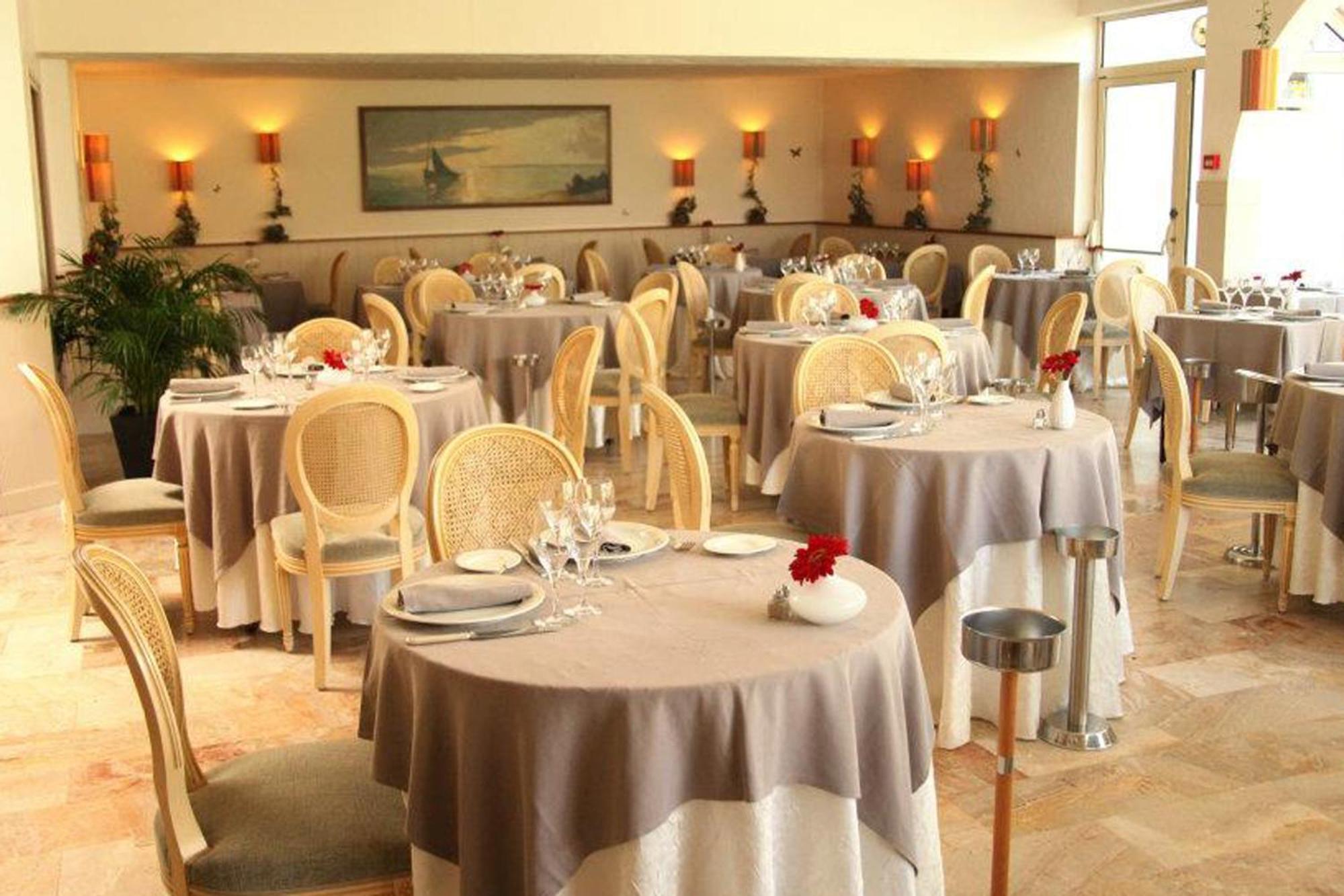 פואסננט Hotel De La Pointe De Mousterlin מראה חיצוני תמונה